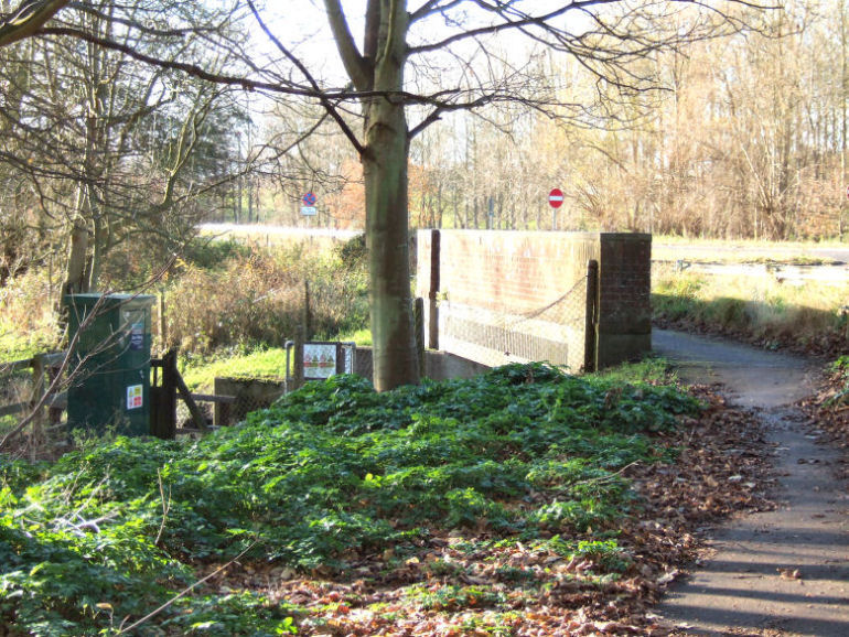 Wangford - crossing the river Wang